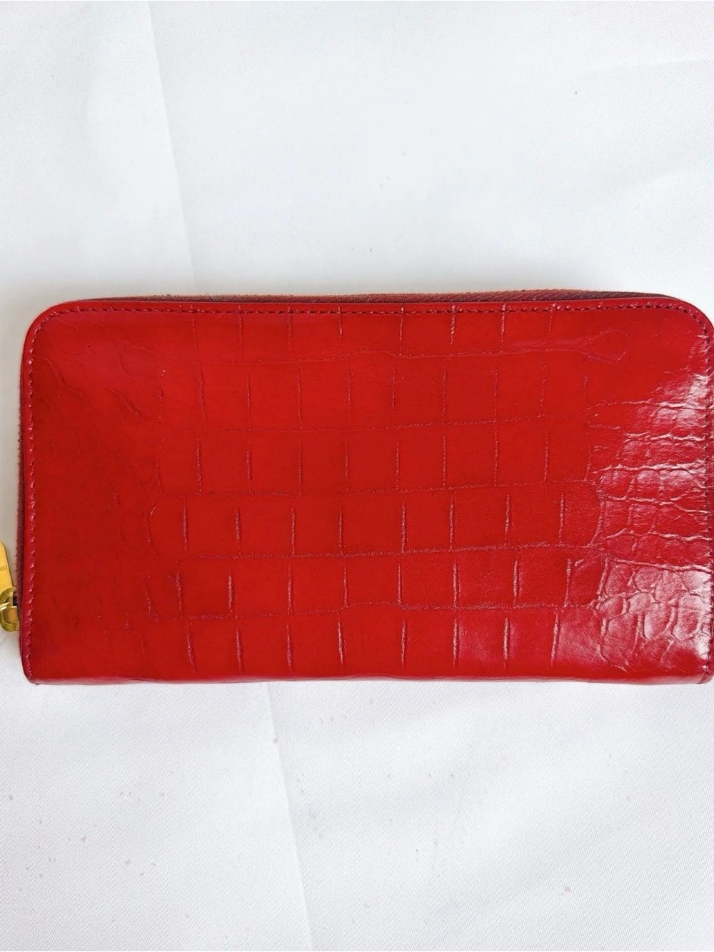 Miu Miu Shiny Red Croc-Embossed Zip Wallet with Gold Logo - Picture 2 of 6
